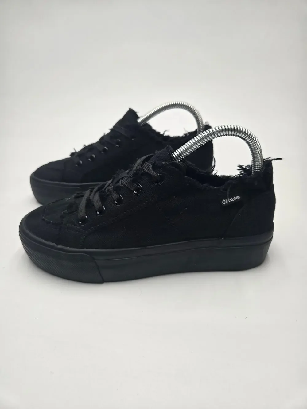 Obtaom Women's Black Canvas Low Top Casual Sneakers Size 7